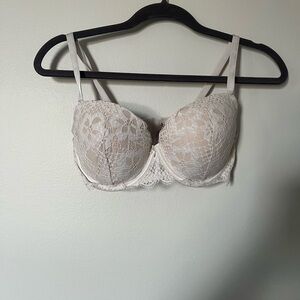 Victoria's Secret Lace Underwire Bra in Cream